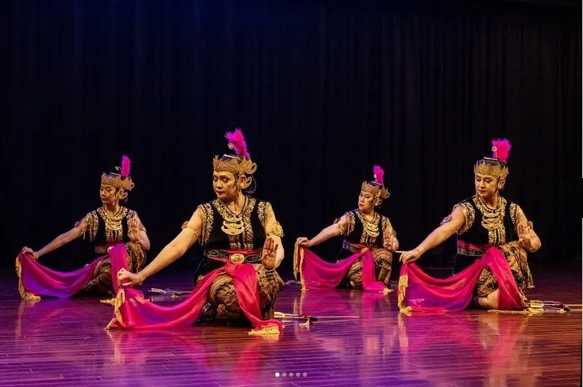 Serimpi Dance